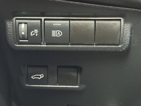 Used 2025 Toyota Corolla Cross XLE w/ Convenience Package image 43