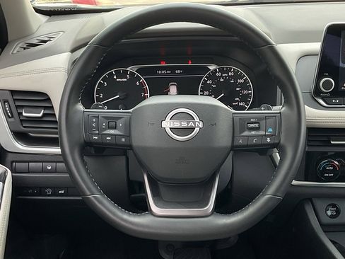 Used 2025 Nissan Rogue SV image 22