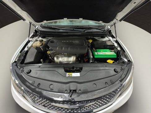 Used 2017 Chrysler 200 Limited Platinum w/ Comfort & Convenience Group image 27