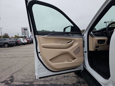 New 2025 Jeep Grand Cherokee Limited w/ Luxury Tech Group II image 11