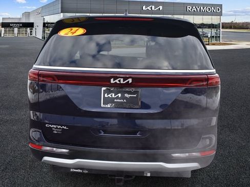 Used 2024 Kia Carnival LX FWD image 5