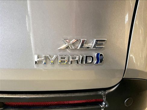 Used 2024 Toyota Sienna XLE image 30