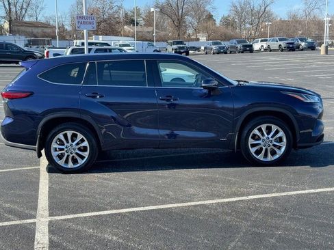 Used 2022 Toyota Highlander Limited image 2