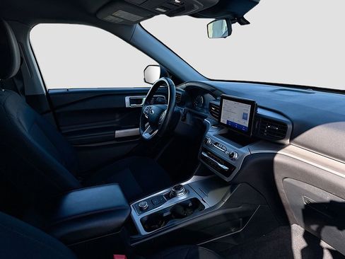 Used 2022 Ford Explorer XLT image 18