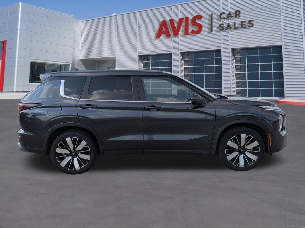 Used 2025 Mitsubishi Outlander SE AWD/4WD image 5