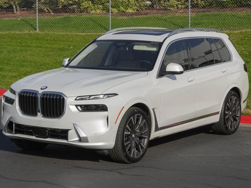 Used 2025 BMW X7 xDrive40i image 5