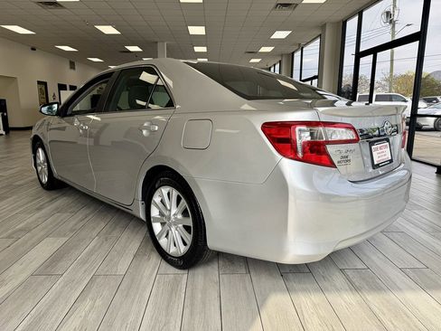 Used 2012 Toyota Camry XLE w/ Leather Pkg image 7