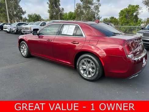 Used 2022 Chrysler 300 Touring image 4