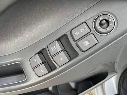 Used 2011 Hyundai Elantra GLS image 21