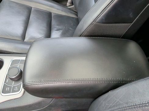 Used 2020 Jeep Grand Cherokee Limited image 32