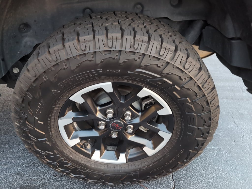 Used 2025 Jeep Wrangler Unlimited Rubicon AWD/4WD image 3