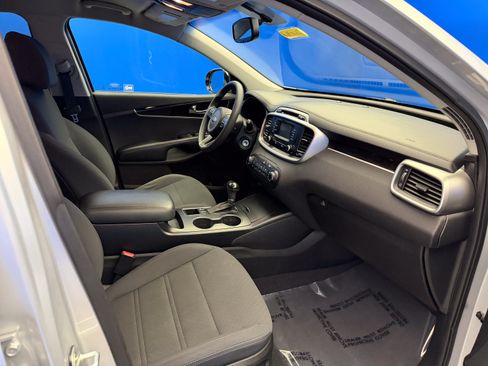 Used 2017 Kia Sorento FWD image 22