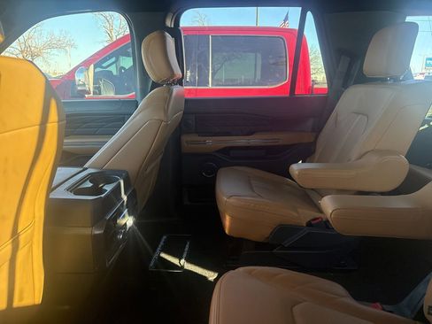 Used 2023 Ford Expedition Platinum image 10