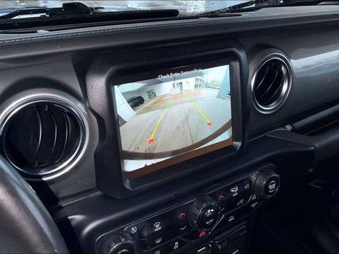 Used 2022 Jeep Wrangler Unlimited Sahara image 11