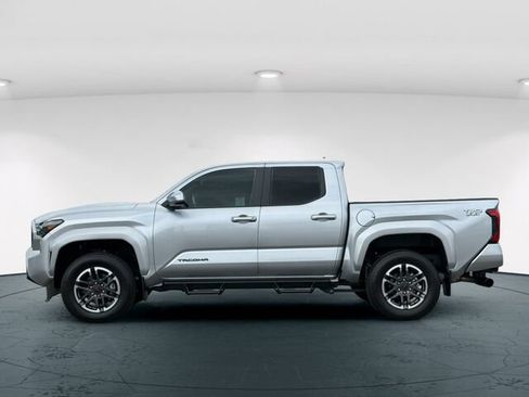 Used 2024 Toyota Tacoma TRD Sport AWD/4WD image 4