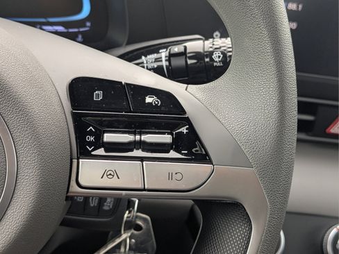 Certified 2025 Hyundai Elantra SE FWD image 24