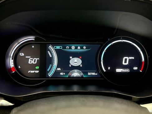 Used 2020 Kia Niro EX Premium w/ Cold Weather Package image 13