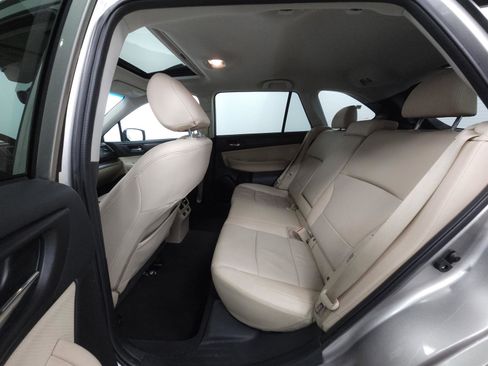 Used 2017 Subaru Outback 2.5i Limited AWD/4WD image 5