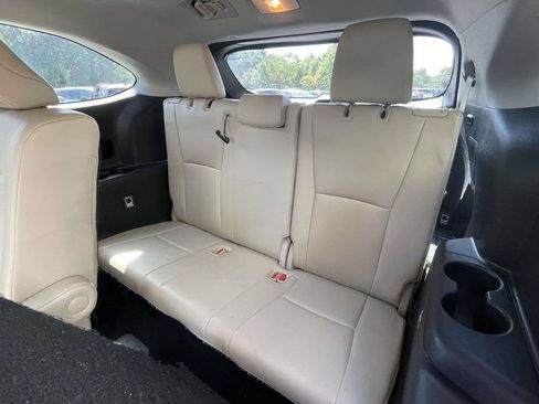 Used 2021 Toyota Highlander XLE AWD/4WD image 12