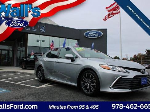 Used 2021 Toyota Camry XLE w/ Navigation Package image 3