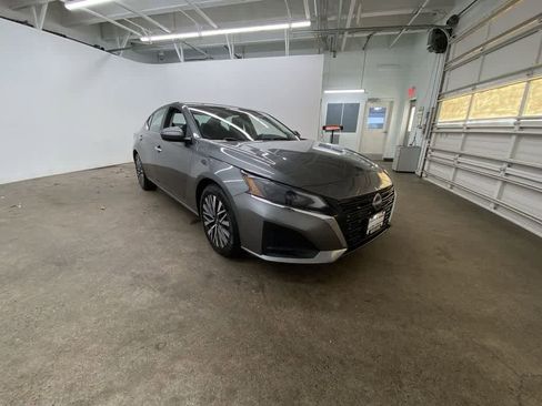 Used 2023 Nissan Altima 2.5 SV image 8