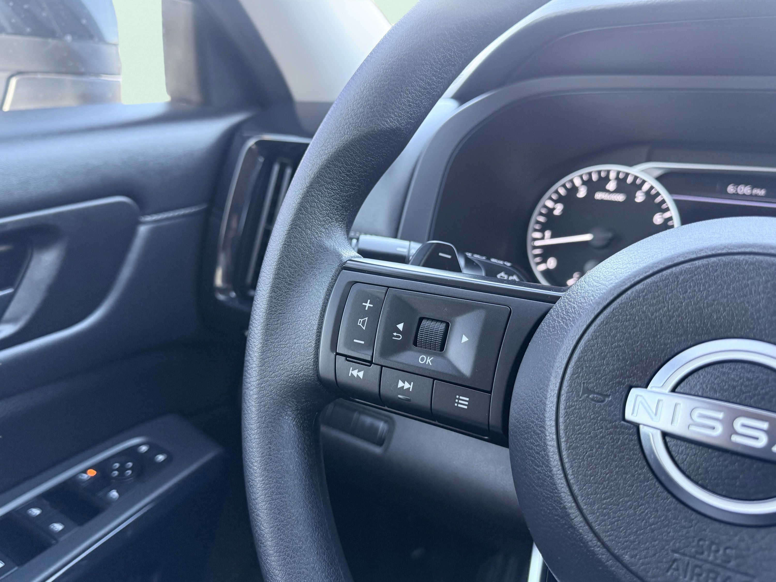 Used 2025 Nissan Pathfinder S AWD/4WD image 61