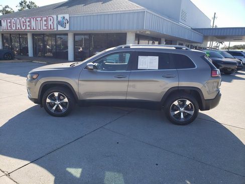 Used 2019 Jeep Cherokee Limited w/ Technology Group image 3