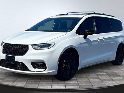 Used 2025 Chrysler Pacifica Limited