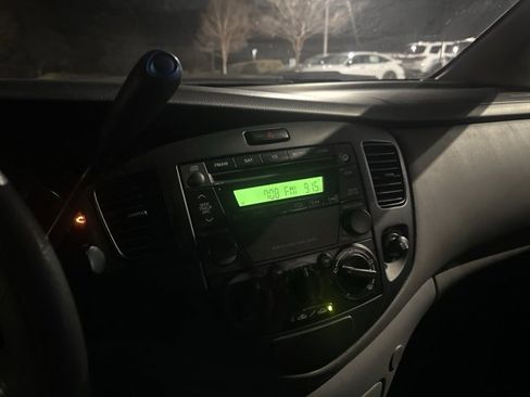 Used 2004 MAZDA MPV LX image 19