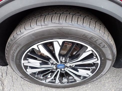 Certified 2022 Ford Escape SEL w/ SEL Stealth AWD Package image 13