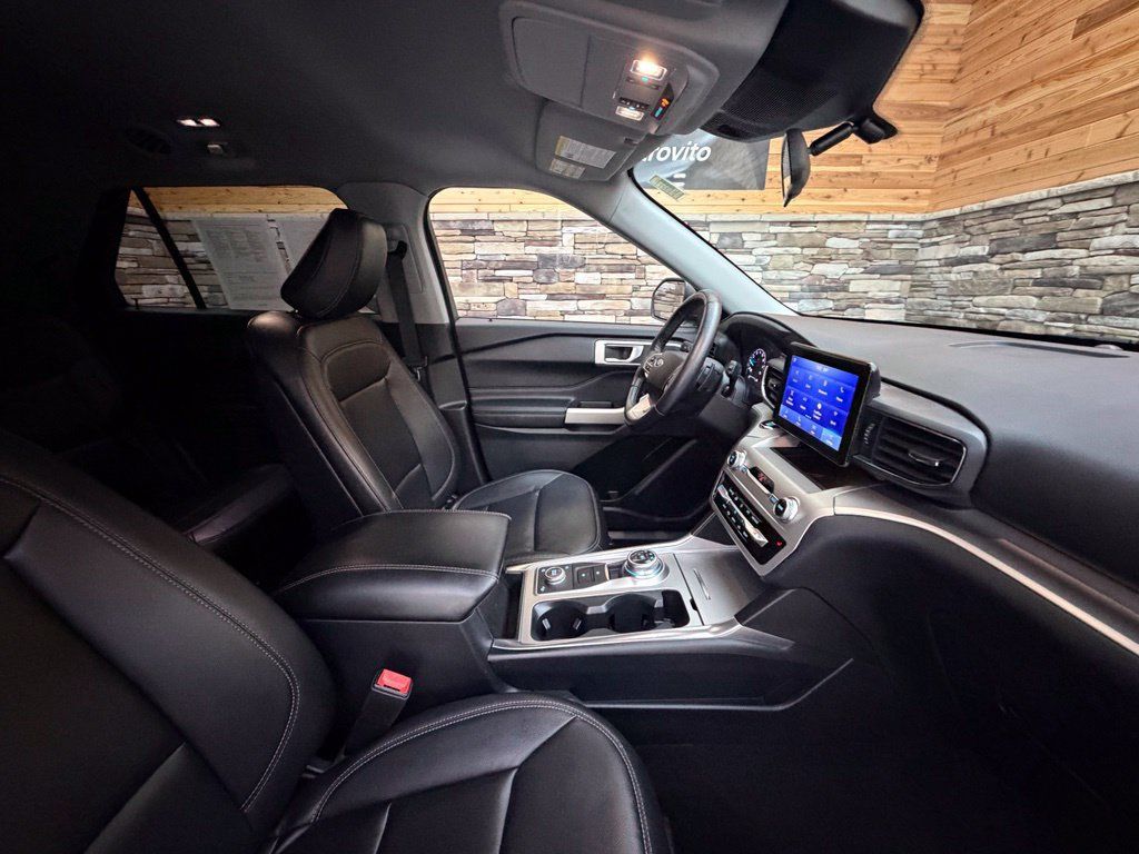 Used 2020 Ford Explorer XLT w/ Equipment Group 202A AWD/4WD image 27