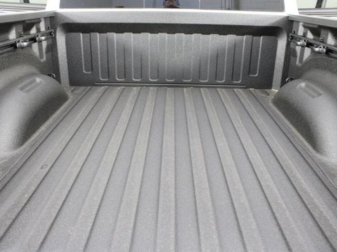 New 2026 RAM 1500 4x4 Crew Cab image 17
