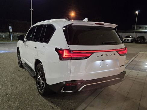 Used 2025 Lexus LX 700h F Sport image 12