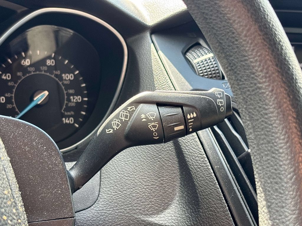 Used 2017 Ford Focus SE FWD image 27