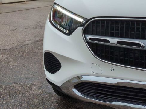 Used 2025 Mercedes-Benz GLC 300 4MATIC image 11