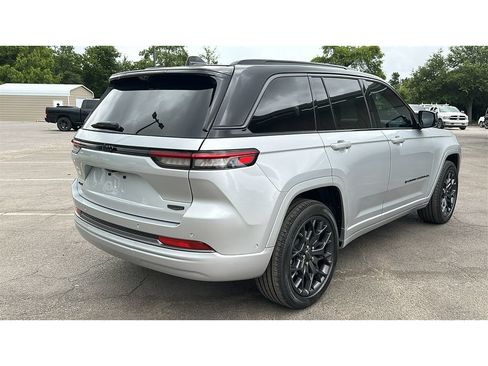 New 2026 Jeep Grand Cherokee Summit w/ Obsidian Package AWD/4WD image 6