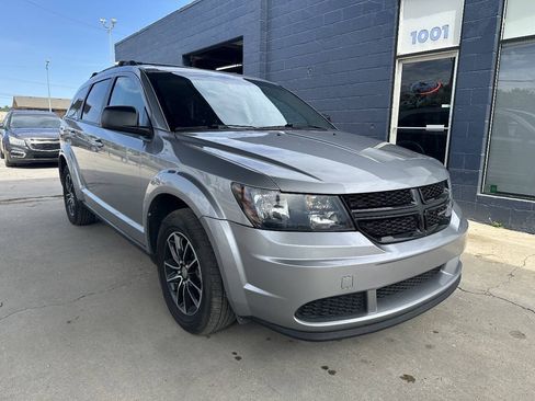 Used 2017 Dodge Journey SE w/ Flexible Seating Group FWD image 2