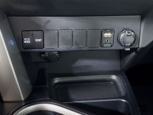 Used 2018 Toyota RAV4 XLE w/ Plus Extra Value Package AWD/4WD image 20