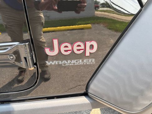 Used 2021 Jeep Wrangler Unlimited Rubicon AWD/4WD image 13