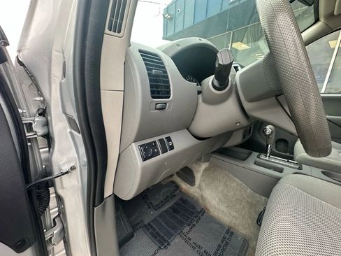 Used 2018 Nissan Frontier SV image 12