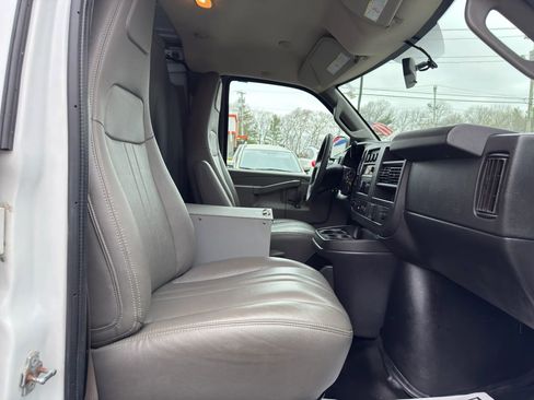 Used 2019 Chevrolet Express 2500 w/ Driver Convenience Package image 21