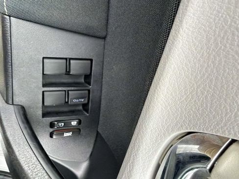 Used 2015 Toyota Corolla LE FWD image 8