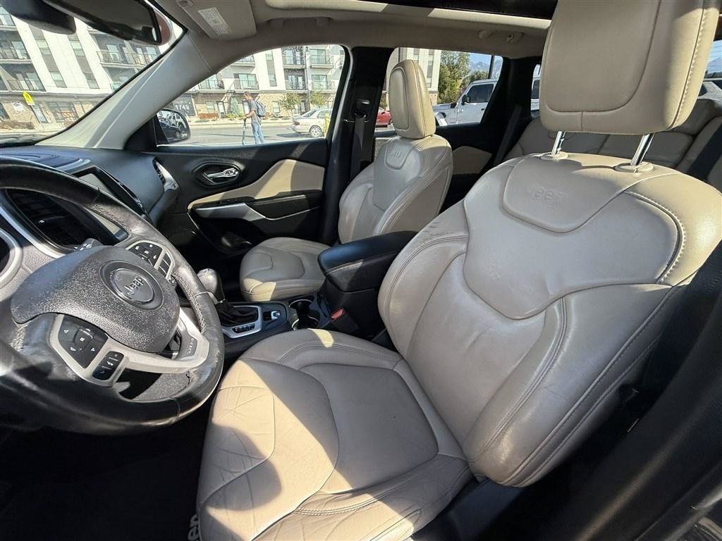 Used 2017 Jeep Cherokee Limited AWD/4WD image 31