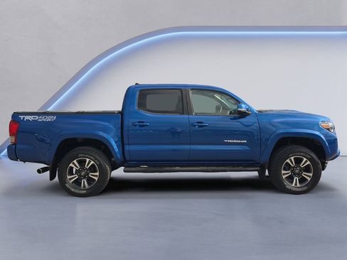 Used 2017 Toyota Tacoma TRD Sport w/ Premium & Technology Package AWD/4WD image 7