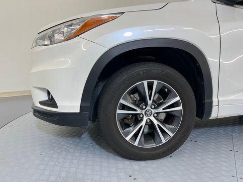 Used 2016 Toyota Highlander XLE image 11