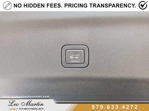 Used 2025 GMC Yukon Denali AWD/4WD image 9