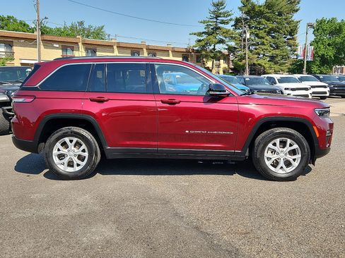 Used 2023 Jeep Grand Cherokee Limited w/ Luxury Tech Group II AWD/4WD image 7