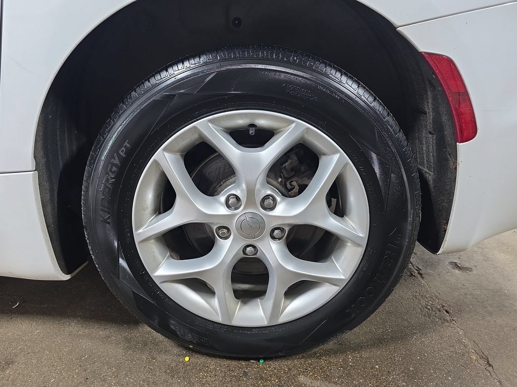 Used 2017 Chrysler Pacifica Touring-L w/ Tire & Wheel Group FWD image 35