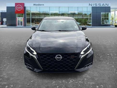 Used 2024 Nissan Altima 2.5 SR w/ SR Premium Package image 2