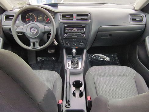 Used 2013 Volkswagen Jetta S image 24